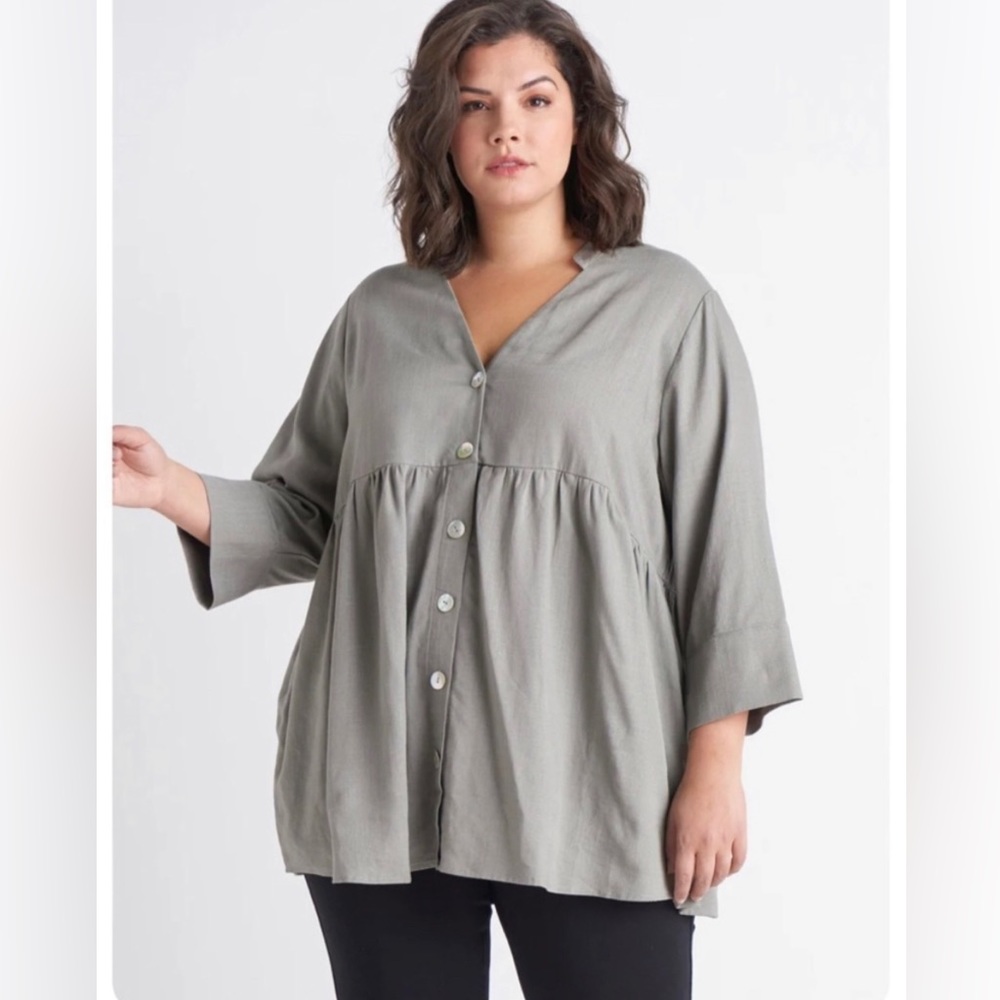 Lovely Dex Plus Garden Leaf
Button Up Tunic Size 3XL